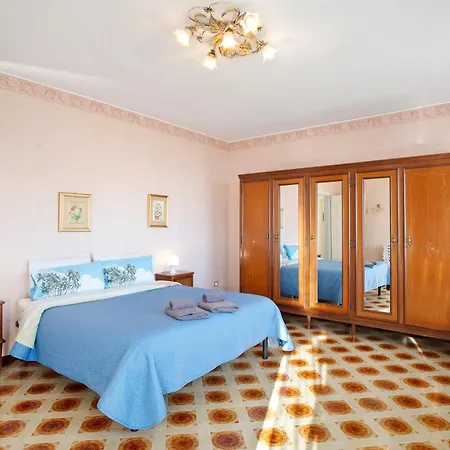 Villa In Collina Vista Mare